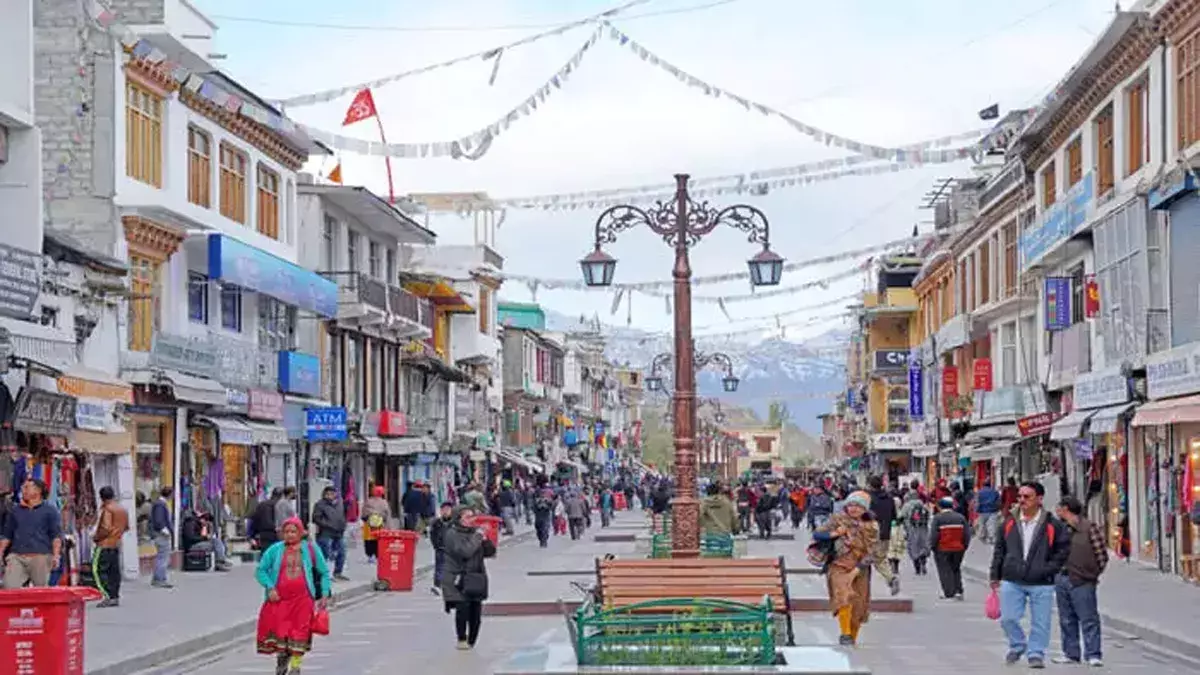 Leh: लेह में बाजार खुलने की मिली मंजूरी, सामान्य स्थिति बनी